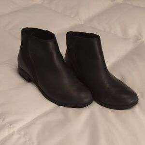 Vionic Women's Black Ankle Boots